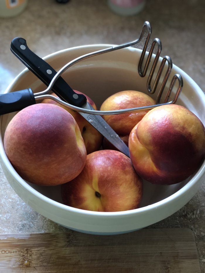 Would you like to learn how to make fresh peach syrup (and even can some if you want to)? It's easy. And tastes like sweet, late summer sunshine in a jar. What's better than that?